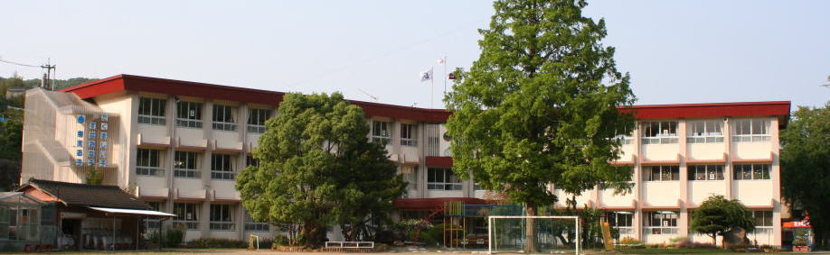 川床小学校 校庭風景